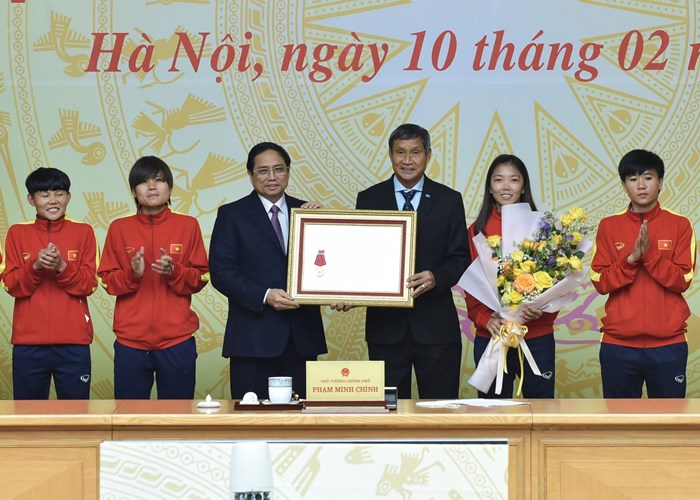 Thủ tướng: Tôi gọi họ là những “cô gái kim cương” - Anh 1