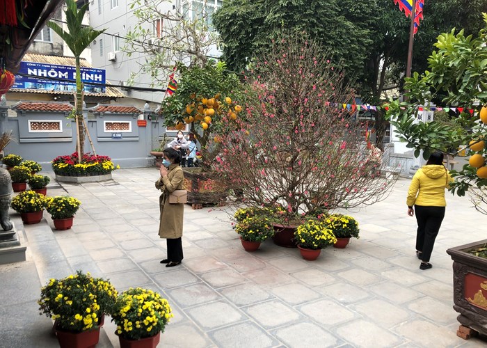 Đi lễ dịp rằm tháng Giêng, nhiều cơ sở thờ tự vắng khách - Anh 9