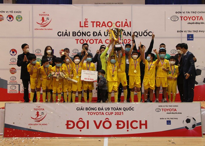 U9 Sông Lam Nghệ An lên ngôi vô địch Giải bóng đá U9 toàn quốc Toyota Cup - Anh 2