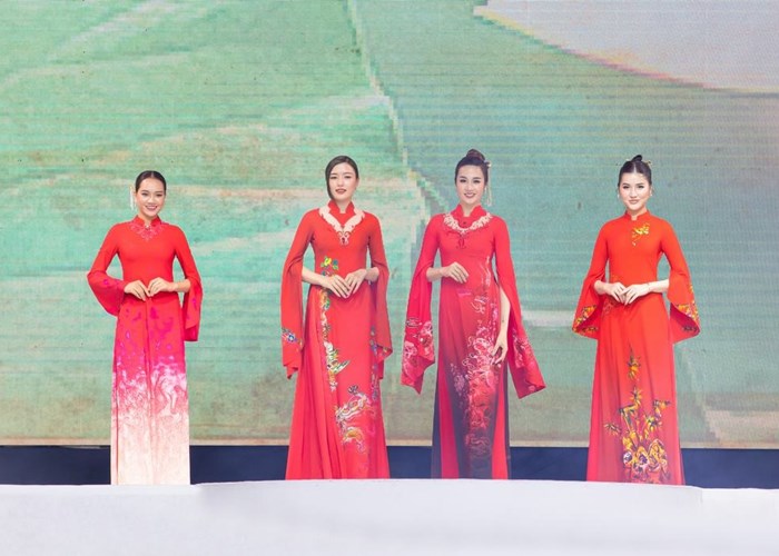 Độc đáo bộ sưu tập Áo dài Khảm gốm “Bát Nhã” - Anh 1