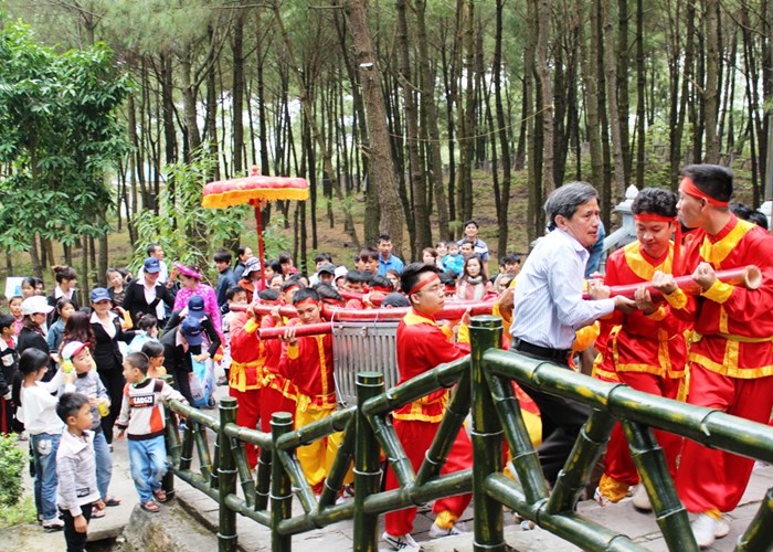 Xây dựng môi trường văn hóa: Một nhiệm vụ cấp bách hiện nay - Anh 1