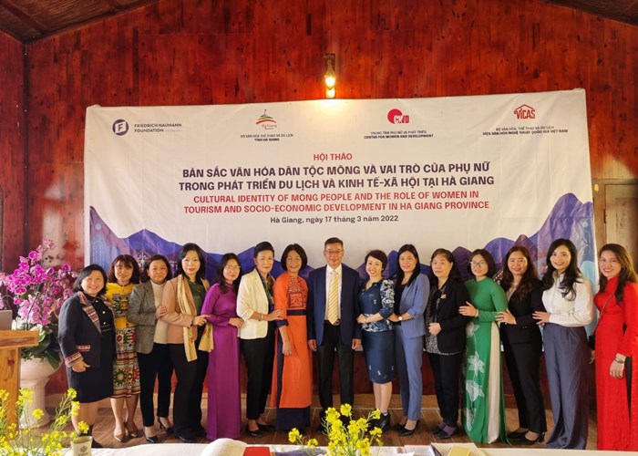 Giải pháp bảo tồn và phát huy giá trị văn hóa dân tộc Mông - Anh 5