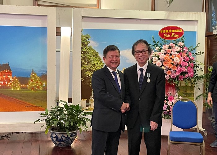 NSND Đặng Nhật Minh nhận Huân chương Hiệp sĩ Văn học nghệ thuật - Anh 4