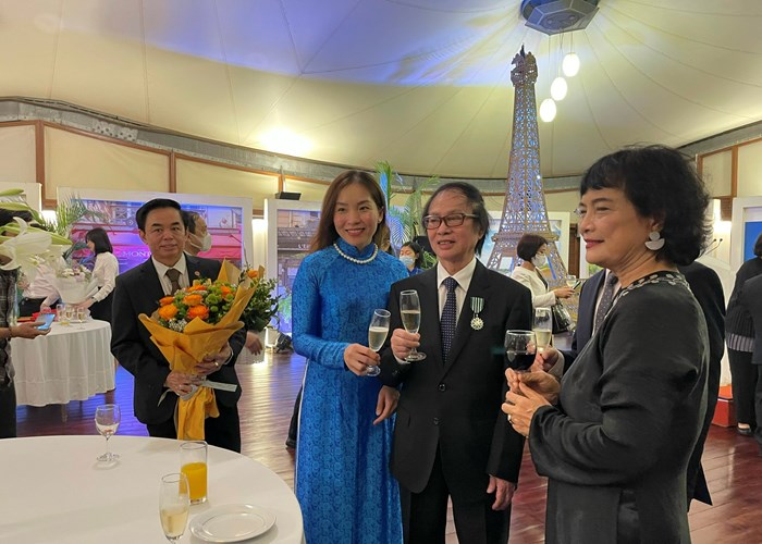 NSND Đặng Nhật Minh nhận Huân chương Hiệp sĩ Văn học nghệ thuật - Anh 6