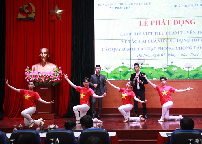 Bộ VHTTDL: Phát động Cuộc thi viết tiểu phẩm tuyên truyền về tác hại của thuốc lá - Anh 4