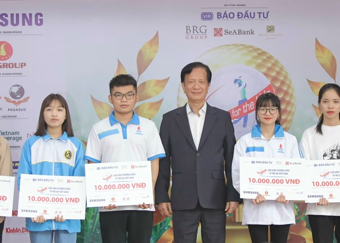 Tiếp bước cho các em đến trường từ Giải golf từ thiện - Anh 2