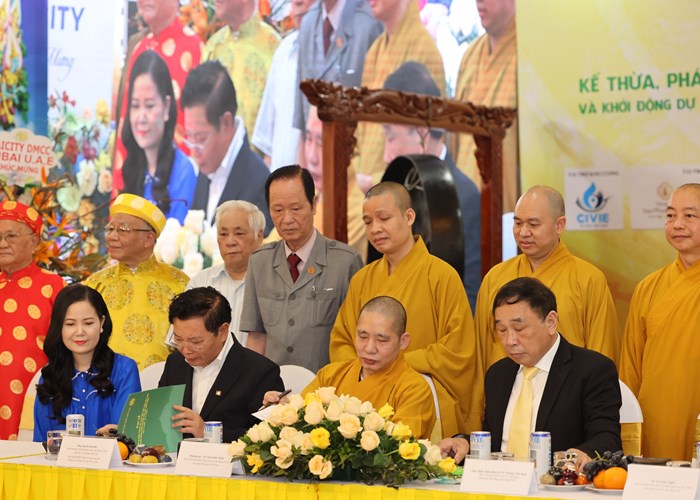 Ký kết hợp tác chiến lược kế thừa, phát huy cội nguồn văn hóa Việt và y học cổ truyền - Anh 1