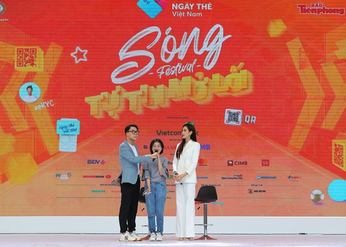 Hoa hậu Đỗ Thị Hà giao lưu với bạn trẻ về bí quyết “Tự tin mở lối” - Anh 3