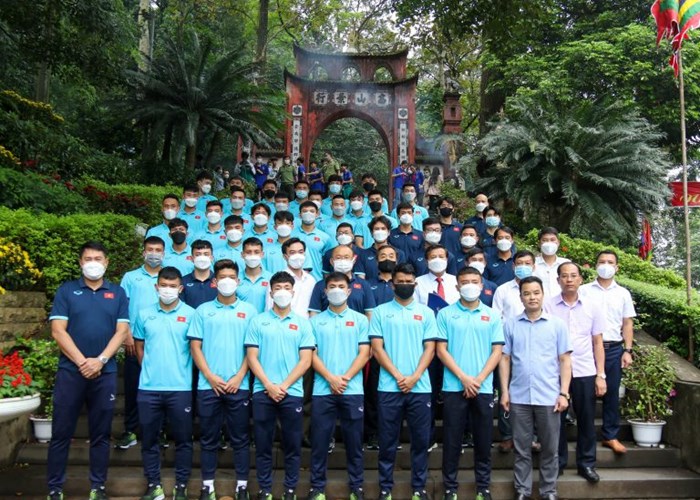 Đội tuyển U23 quốc gia dâng hương tưởng niệm các Vua Hùng - Anh 2