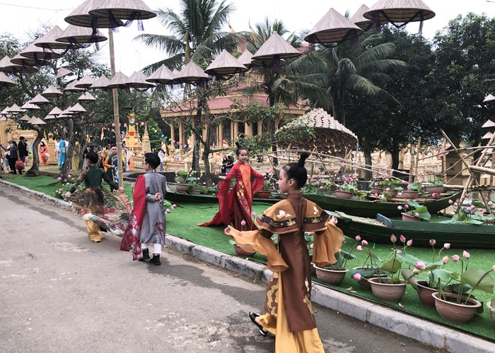 Đắm mình trong không gian “Sen trong đời sống văn hóa Việt” - Anh 6