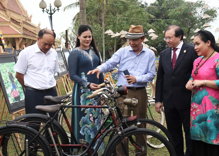 Đắm mình trong không gian “Sen trong đời sống văn hóa Việt” - Anh 5