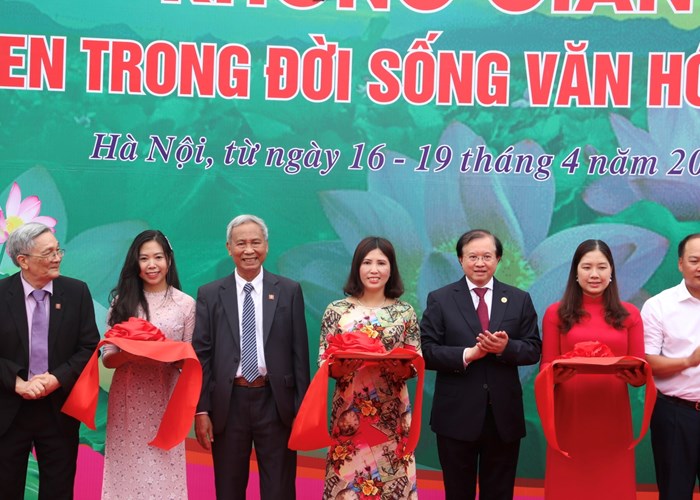 Đắm mình trong không gian “Sen trong đời sống văn hóa Việt” - Anh 2