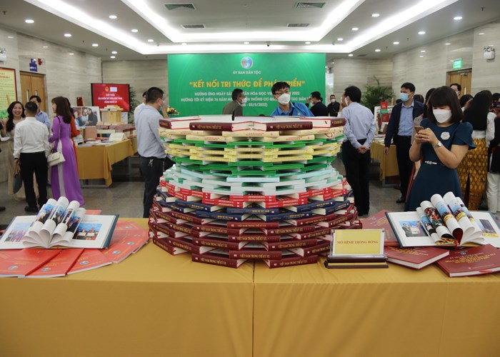 Kết nối tri thức để phát triển - Anh 3