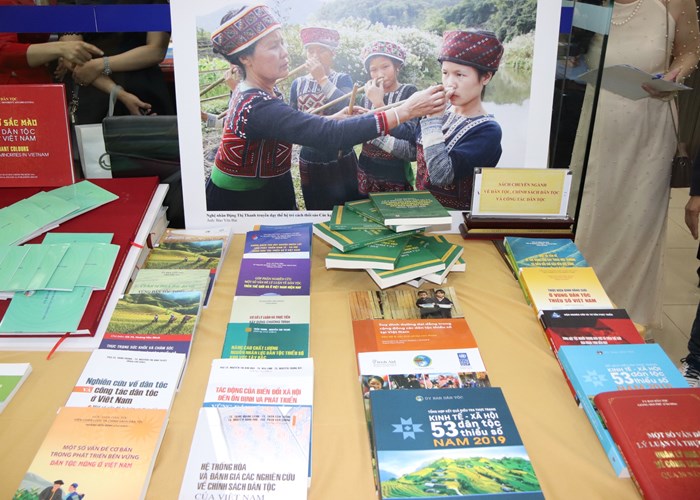 Kết nối tri thức để phát triển - Anh 4