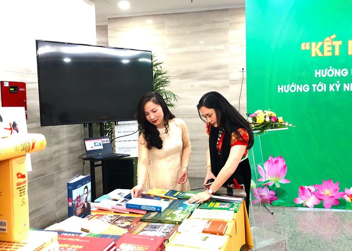 Kết nối tri thức để phát triển - Anh 5