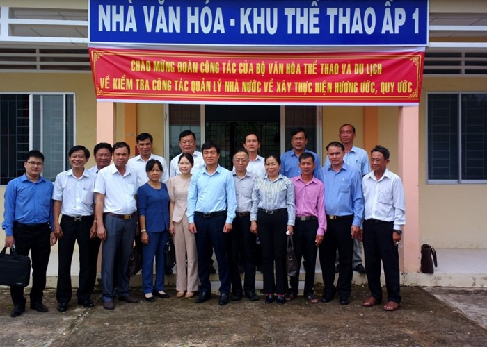 Kiểm tra và tập huấn công tác xây dựng, thực hiện hương ước, quy ước tại Long An - Anh 1