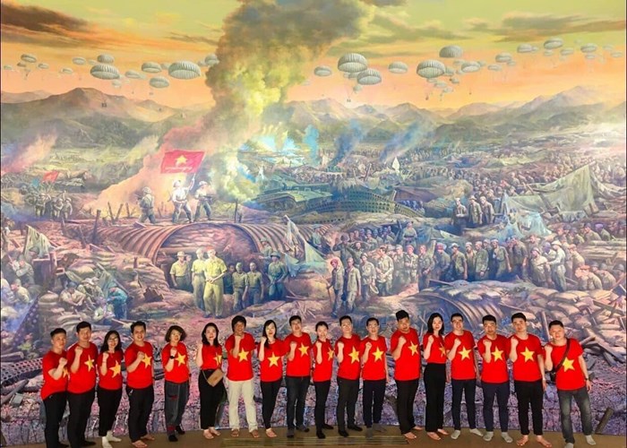 Bao tang Chien thang Dien Bien Phu don gan 7.000 luot khach trong ngay dau nghi le - Anh 3