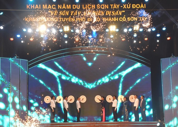 Khai trương tuyến phố đi bộ Thành cổ Sơn Tây - Anh 1