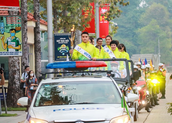 11 VĐV thực hiện nghi lễ xin lửa thắp đuốc SEA Games 31 - Anh 4