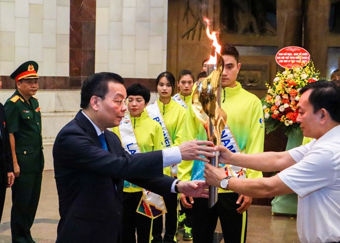 11 VĐV thực hiện nghi lễ xin lửa thắp đuốc SEA Games 31 - Anh 1