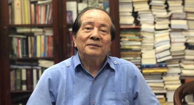 Nhà thơ Hữu Thỉnh nhận Huân chương Độc lập hạng Nhì - Anh 2