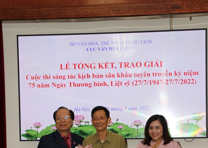 Bộ VHTTDL  trao 16 giải  kịch bản sân khấu xuất sắc về đề tài Thương binh, Liệt sĩ - Anh 1