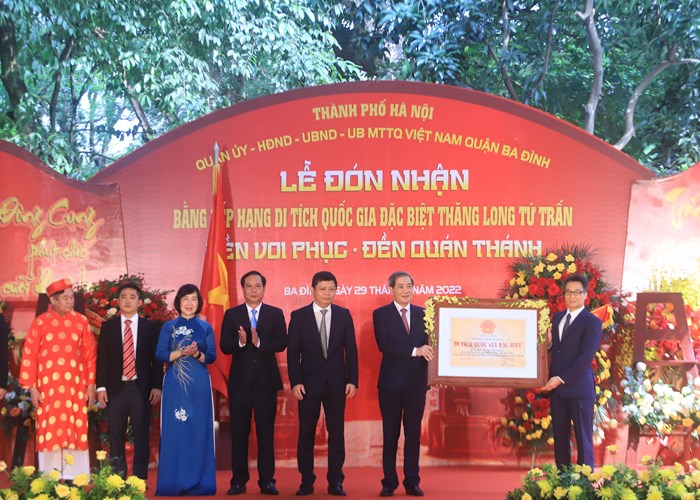 Trao bằng xếp hạng Di tích quốc gia đặc biệt đền Voi Phục, đền Quán Thánh - Anh 2