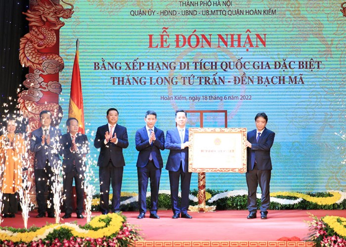 Đền Bạch Mã đón nhận Bằng xếp hạng Di tích quốc gia đặc biệt - Anh 1