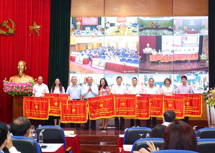 Bộ trưởng Nguyễn Văn Hùng: “Chúng ta đã đi đúng hướng khi xác định môi trường văn hóa cơ sở là động lực của sự phát triển” - Anh 7