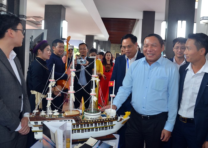 Bộ trưởng Nguyễn Văn Hùng: Tư duy mới và hành động mới để phát triển du lịch bền vững - Anh 2