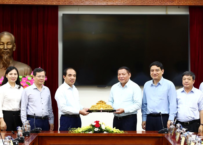 Hiện thực hóa tiềm năng văn hóa, thể thao, du lịch trên quê hương cách mạng Tuyên Quang - Anh 5