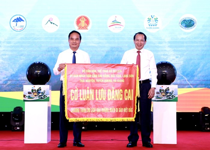 Du lịch 6 tỉnh Việt Bắc: Xây dựng sản phẩm tiêu biểu, kiên trì liên kết để cùng nhau phát triển - Anh 4