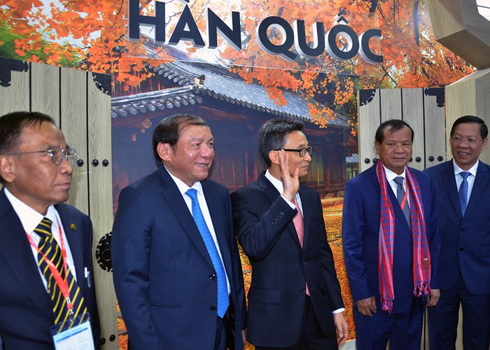 Du lịch trong nước khởi sắc, du lịch quốc tế từng bước phục hồi - Anh 7