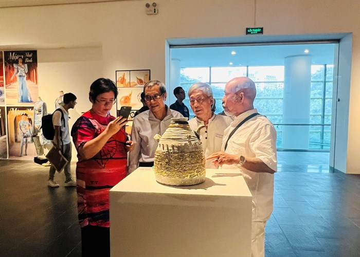 Chiêm ngưỡng những tác phẩm đặc sắc tại Triển lãm Mỹ thuật ứng dụng toàn quốc năm 2022 - Anh 18