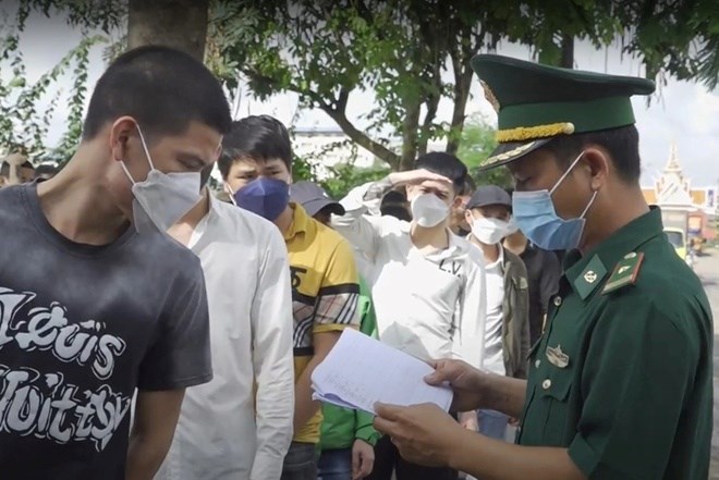 Hơn 1.000 công dân Việt Nam ở Campuchia được giải cứu - Anh 1