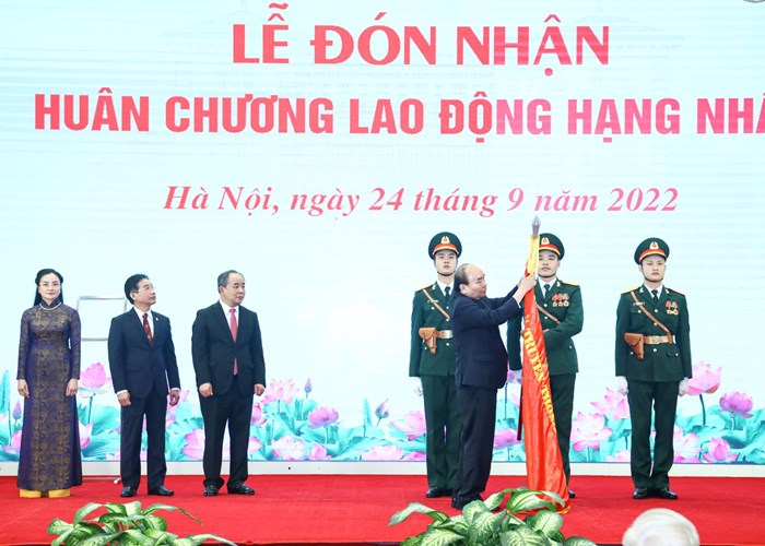 Văn phòng Chủ tịch nước kỷ niệm 30 năm tái lập và đón nhận Huân chương Lao động hạng Nhất - Anh 3