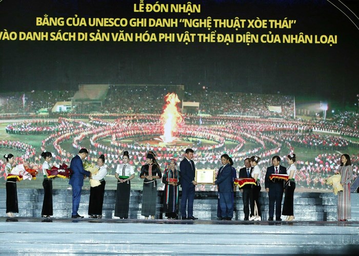 Bảo vệ và phát huy di sản Xòe Thái phải bằng tâm huyết, trái tim, tấm lòng, niềm tự hào và nội lực của chính mình - Anh 5