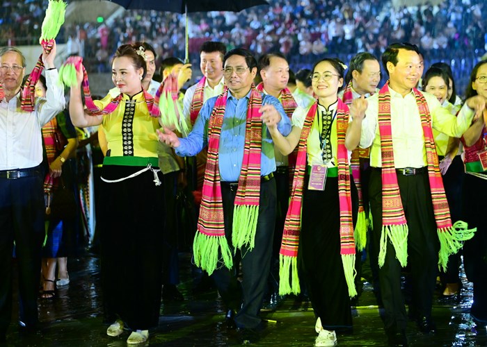 Bảo vệ và phát huy di sản Xòe Thái phải bằng tâm huyết, trái tim, tấm lòng, niềm tự hào và nội lực của chính mình - Anh 1