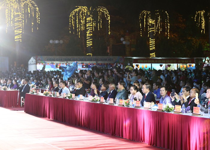 Tăng cường tình đoàn kết hữu nghị đặc biệt, tôn vinh bản sắc văn hoá dân tộc Việt - Lào - Anh 2