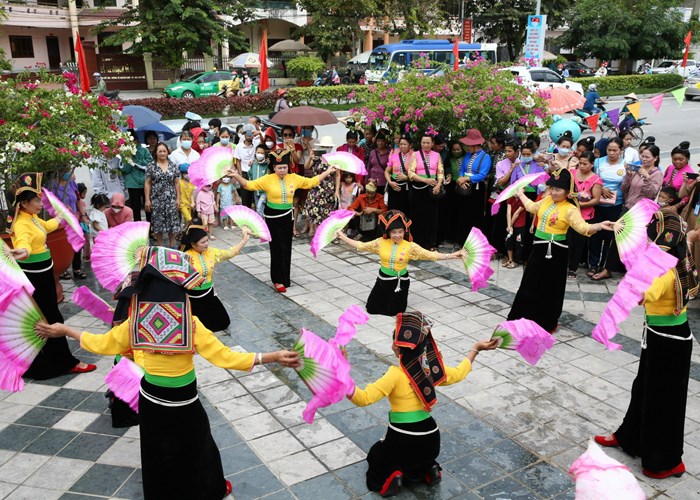 Ấn tượng Liên hoan nghệ thuật quần chúng các dân tộc vùng biên giới Việt – Lào - Anh 11