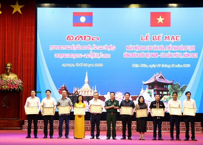Bế mạc Ngày hội giao lưu VHTTDL các dân tộc vùng biên giới Việt Nam - Lào - Anh 7