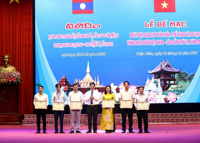 Bế mạc Ngày hội giao lưu VHTTDL các dân tộc vùng biên giới Việt Nam - Lào - Anh 10