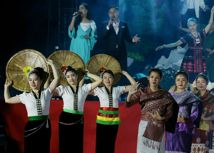 Lắng đọng chương trình giao lưu giã bạn “Chào Điện Biên” - Anh 7