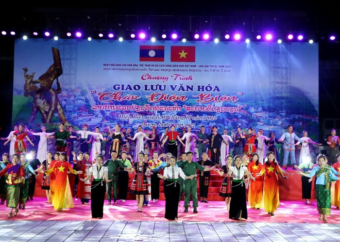 Lắng đọng chương trình giao lưu giã bạn “Chào Điện Biên” - Anh 2