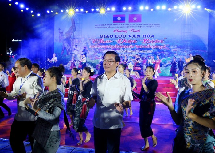 Lắng đọng chương trình giao lưu giã bạn “Chào Điện Biên” - Anh 8