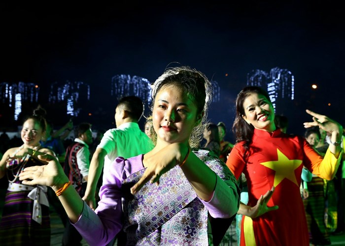 Lắng đọng chương trình giao lưu giã bạn “Chào Điện Biên” - Anh 11