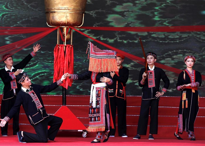 Hội tụ sắc màu văn hoá dân tộc Dao - Anh 8