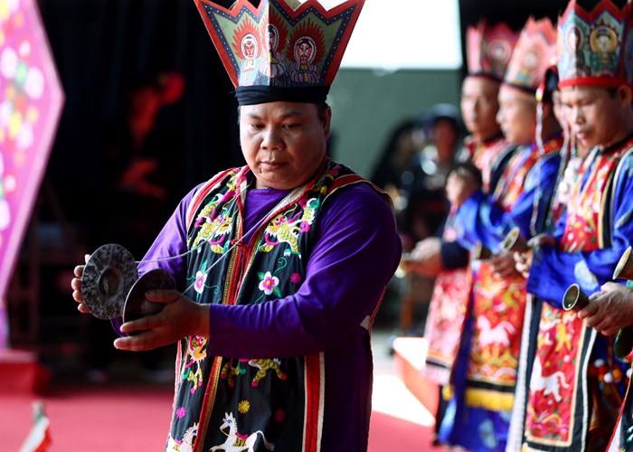 Hội tụ sắc màu văn hoá dân tộc Dao - Anh 9