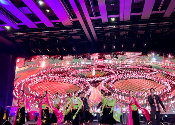 Bo truong Nguyen Van Hung: San pham du lich phai mang dau an van hoa thi moi phat trien ben vung - Anh 5