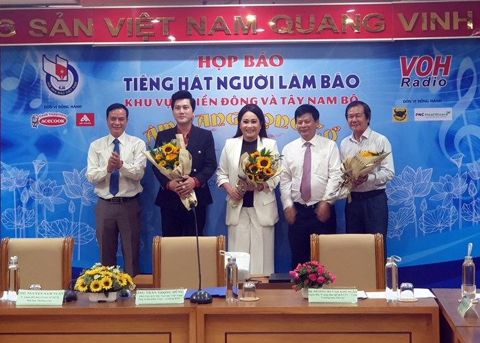 Lần đầu tổ chức Hội thi ca cổ dành cho người làm báo - Anh 2